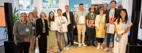 Die Gewinnerteams der Start-ups auf der Bühne